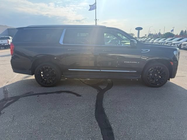 Used 2022 GMC Yukon XL Denali AWD/4WD image 11