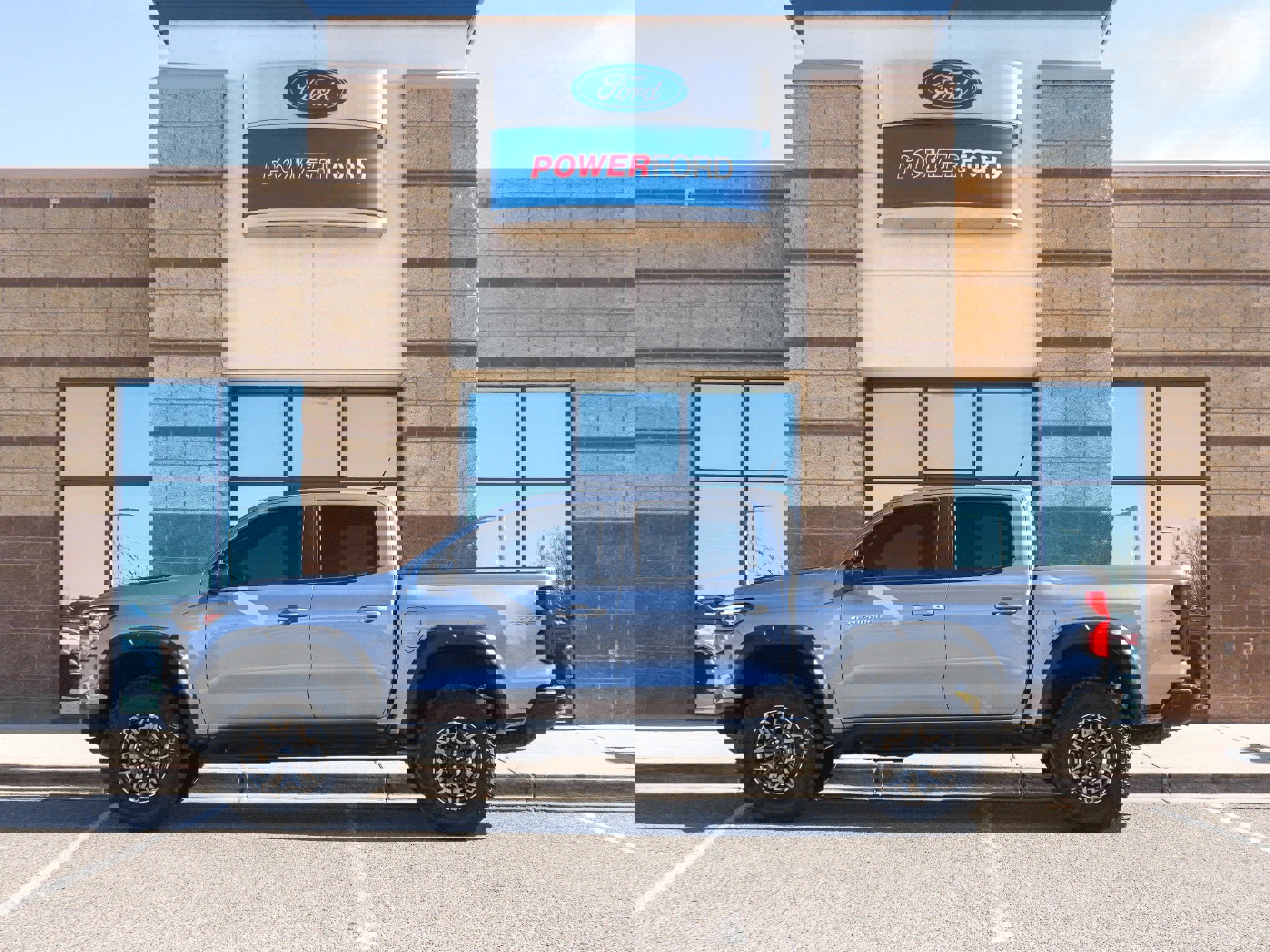 Used 2025 Chevrolet Colorado ZR2 w/ Technology Package image 2