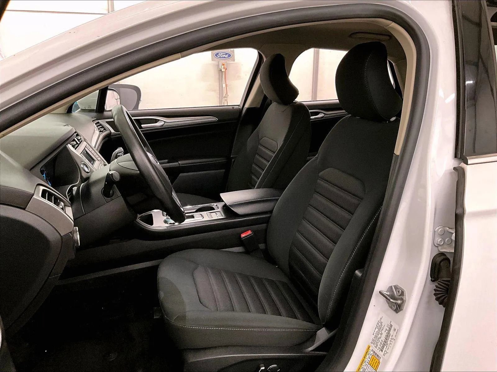 Certified 2018 Ford Fusion SE FWD image 24