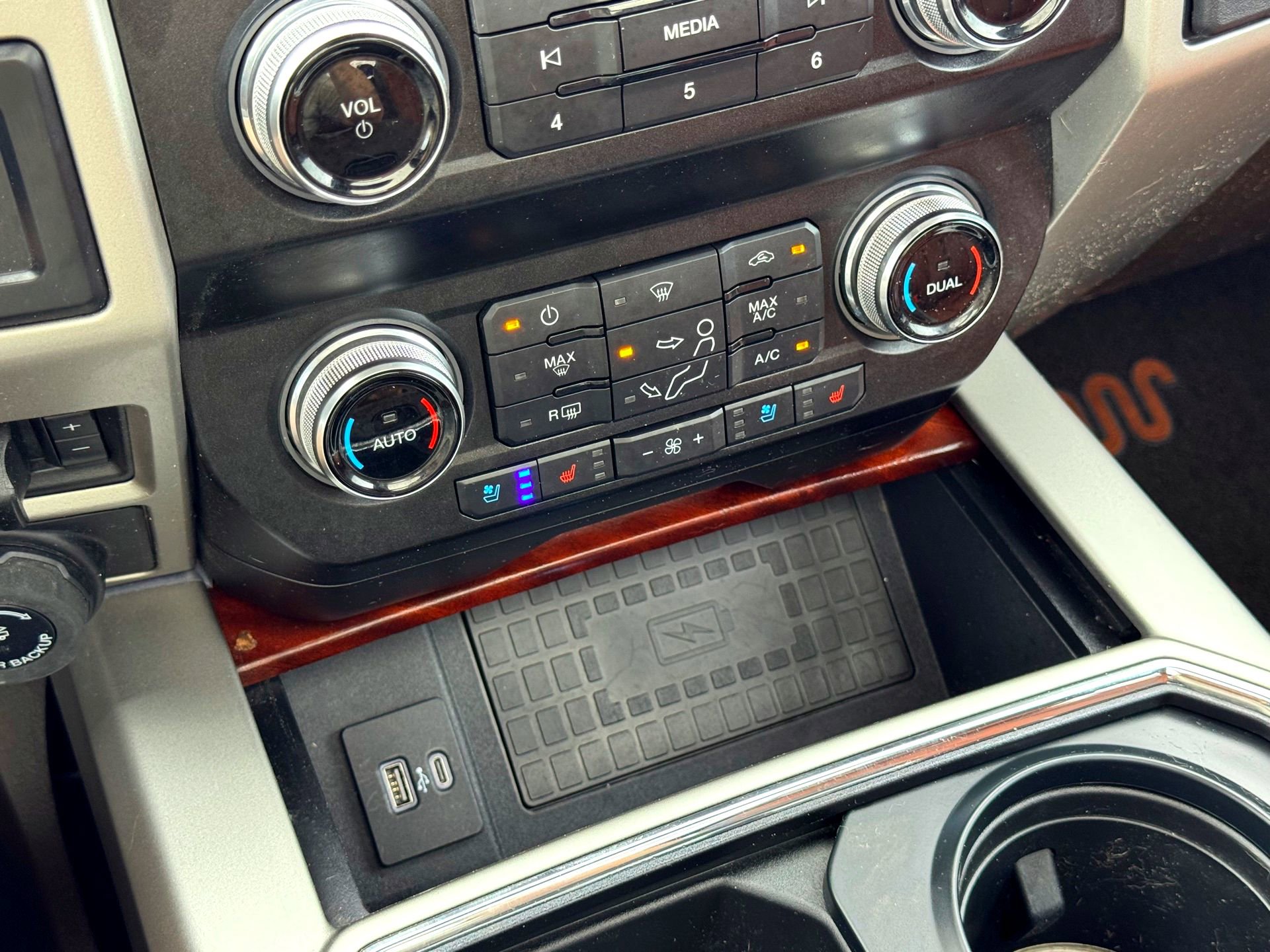 Certified 2020 Ford F250 King Ranch w/ King Ranch Ultimate Package AWD/4WD image 26