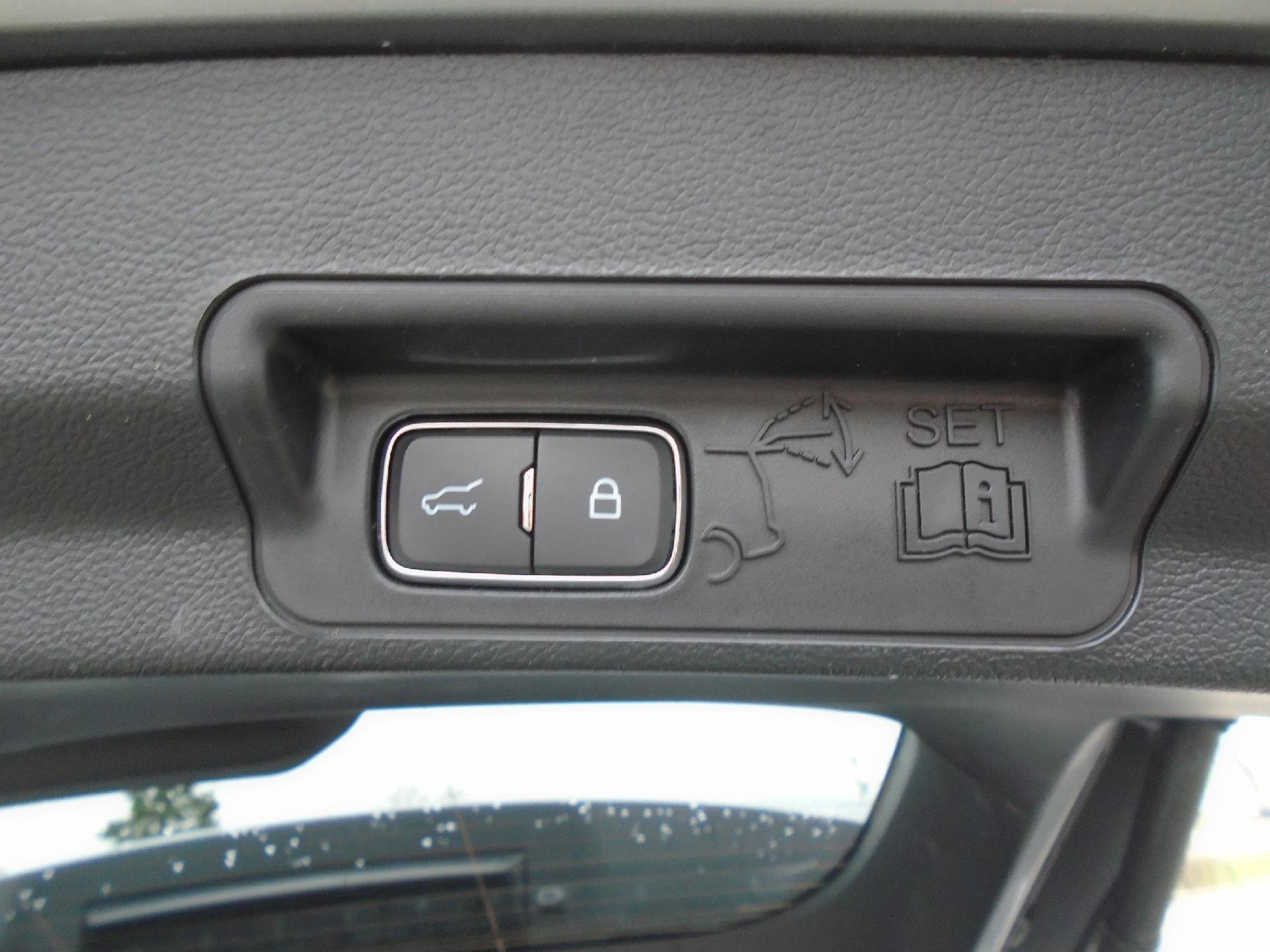 Certified 2024 Ford Explorer Limited AWD/4WD image 8