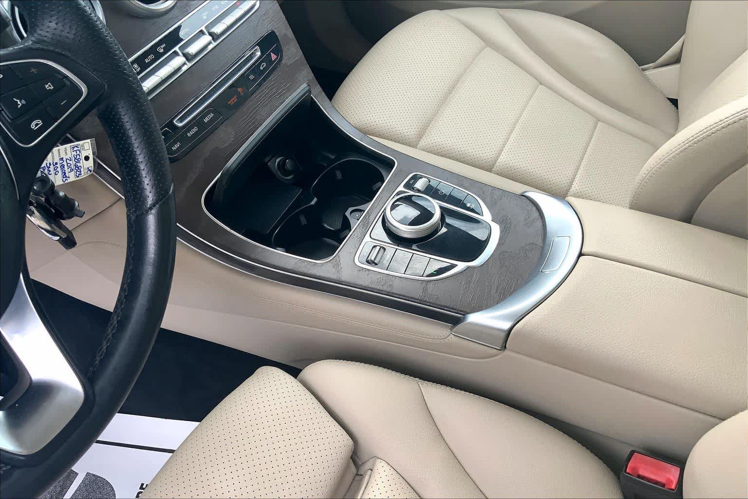 Used 2019 Mercedes-Benz GLC 300 4MATIC image 16