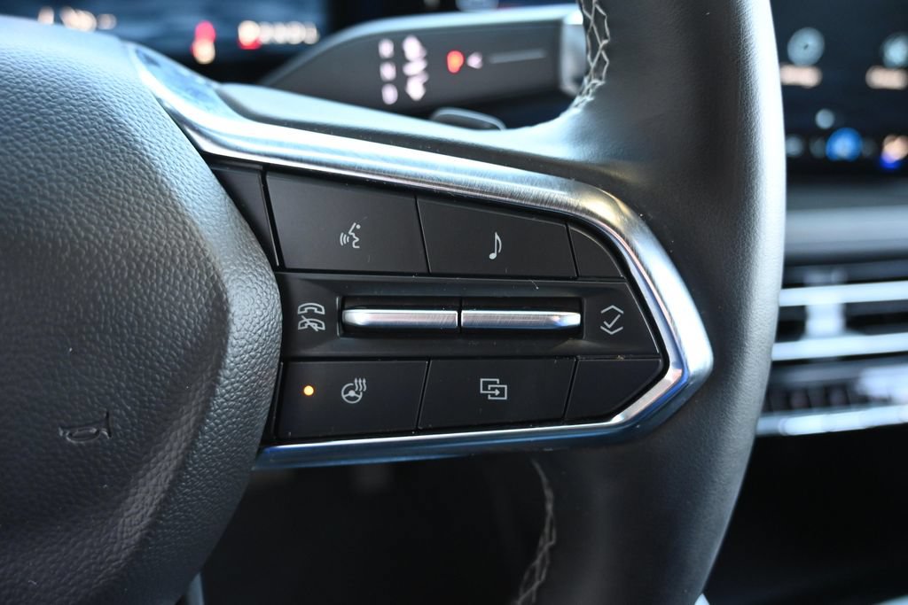 Used 2024 Chevrolet Traverse LS AWD/4WD image 33