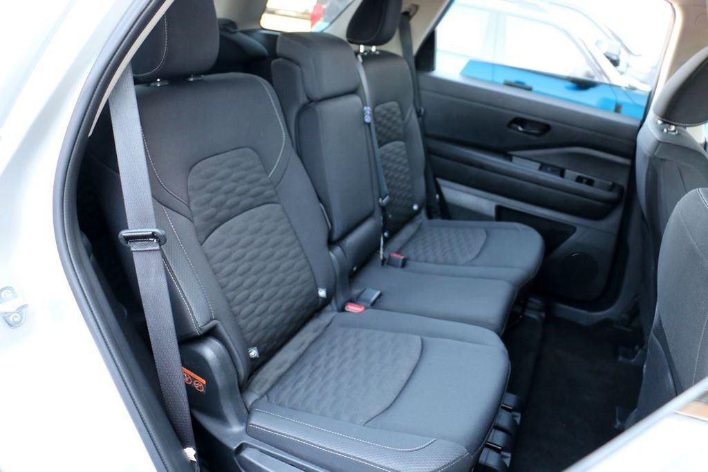 Used 2025 Nissan Pathfinder SV image 29