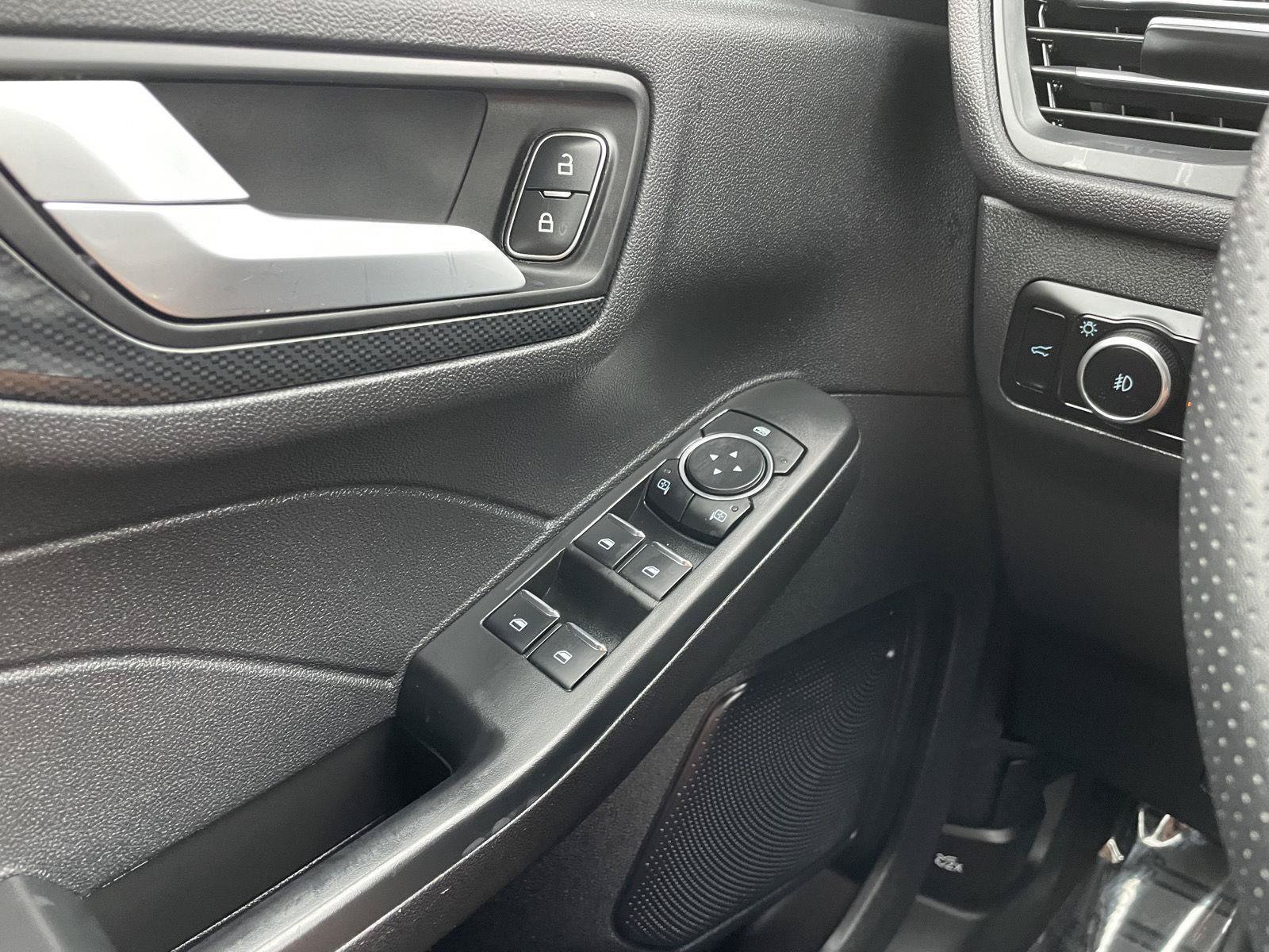 Certified 2025 Ford Escape ST-Line Select AWD/4WD image 29