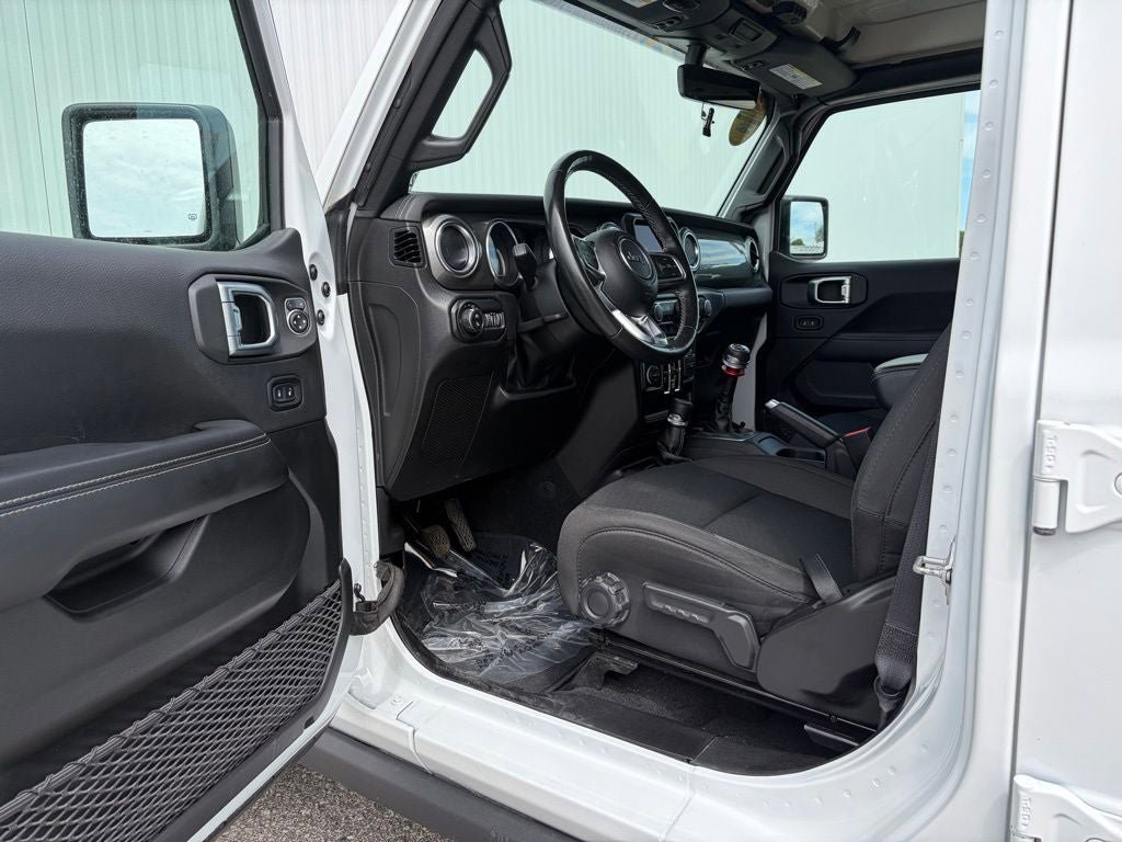 Used 2022 Jeep Gladiator Overland w/ Cold Weather Group AWD/4WD image 11