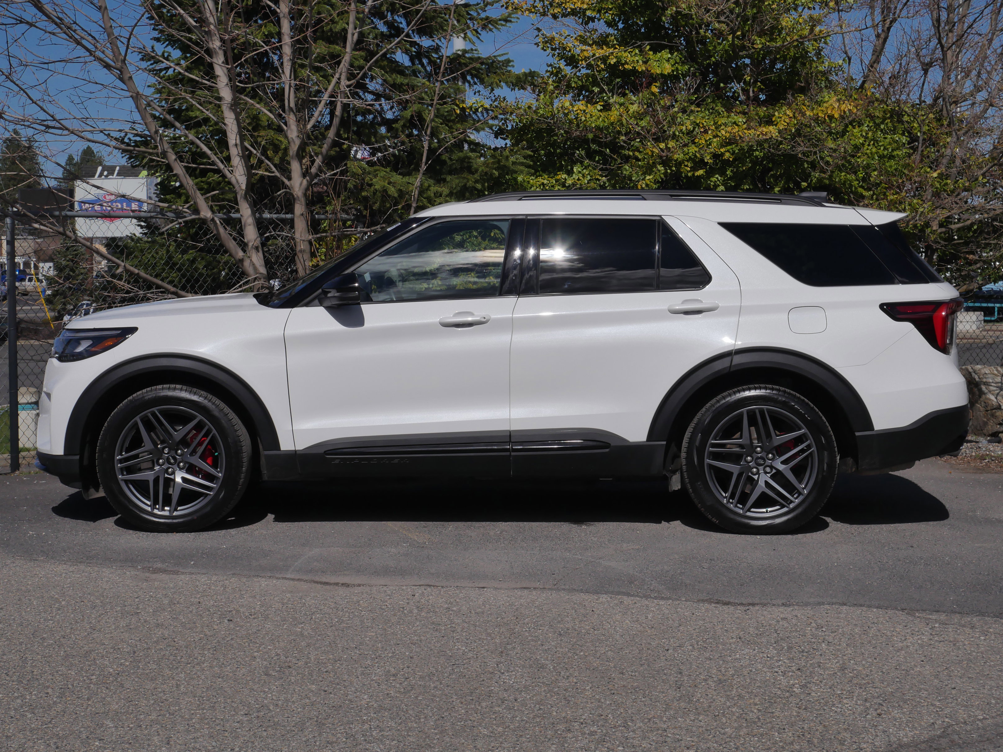 Certified 2025 Ford Explorer ST AWD/4WD image 5