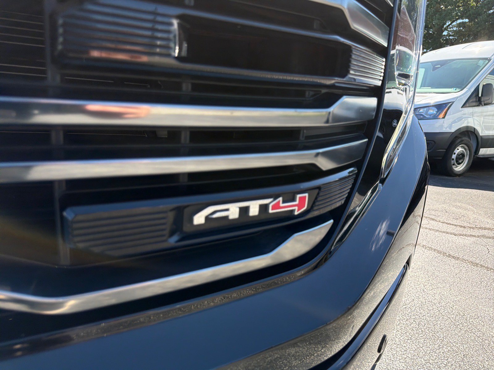 Used 2023 GMC Sierra 1500 AT4 w/ Technology Package AWD/4WD image 3