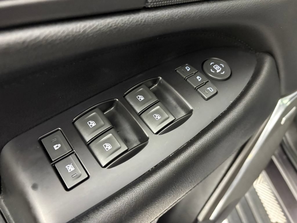 Used 2018 Cadillac Escalade Premium Luxury AWD/4WD image 12