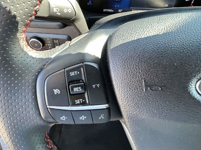 Certified 2025 Ford Escape ST-Line Select AWD/4WD image 33