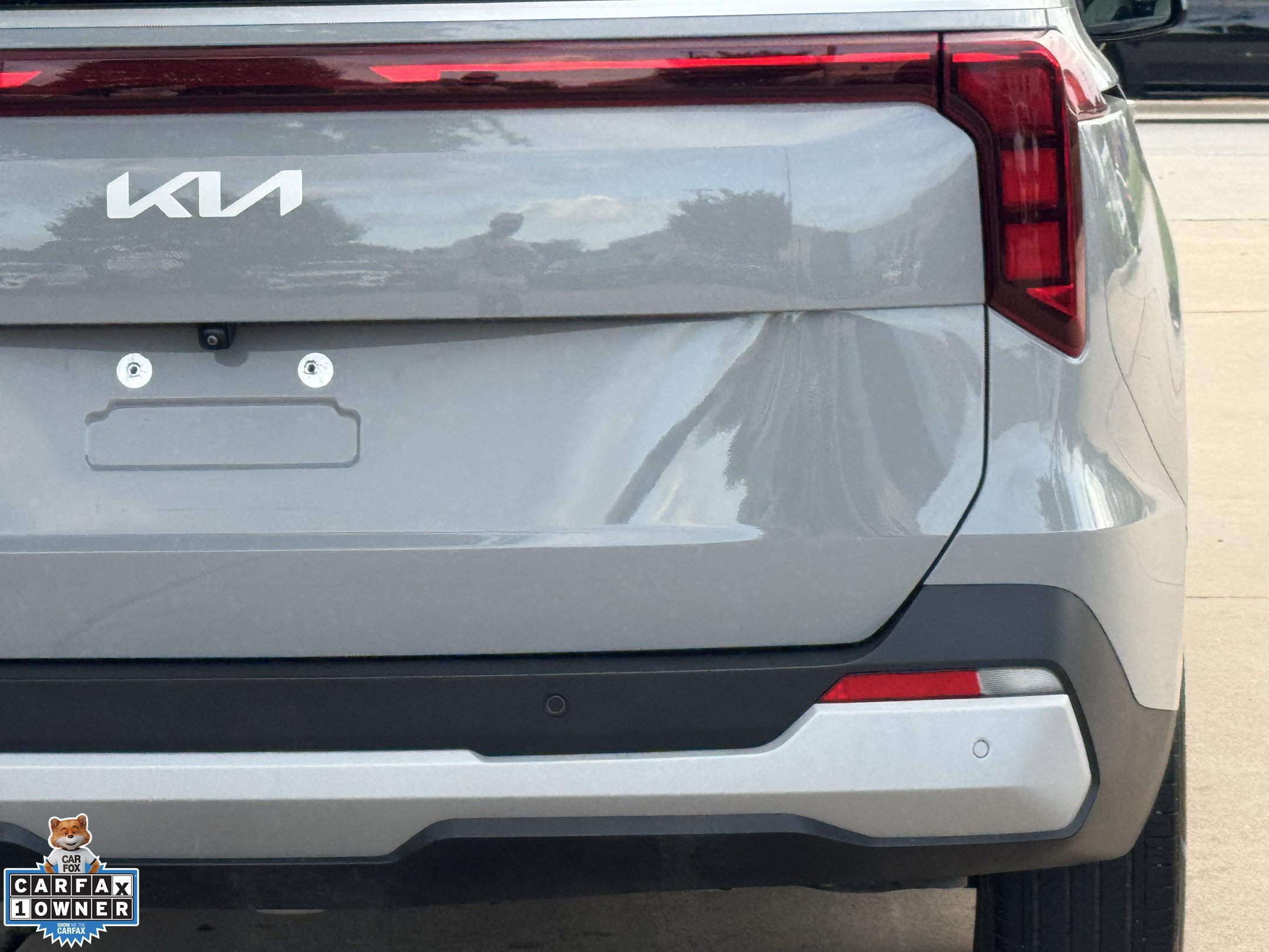 Used 2025 Kia Carnival EX FWD image 7