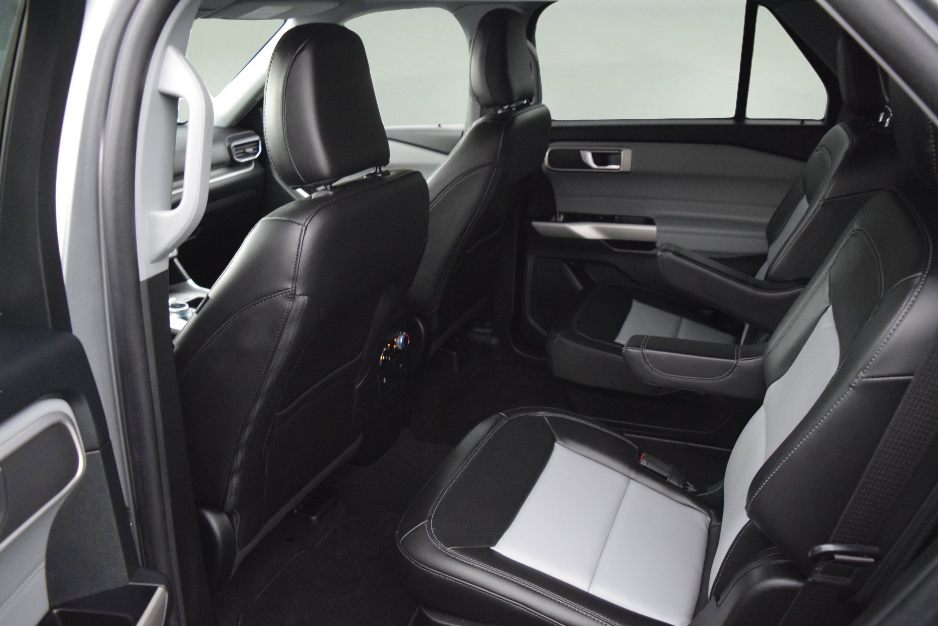 Certified 2023 Ford Explorer XLT w/ Equipment Group 202A image 8