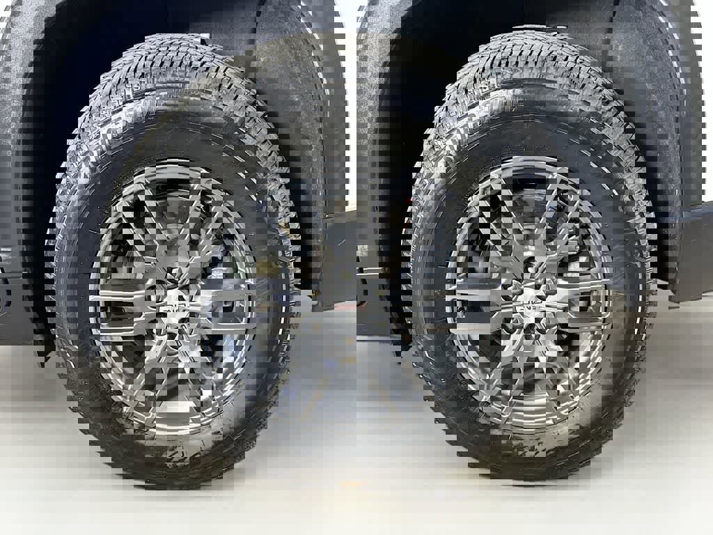 Used 2025 GMC Acadia Elevation image 11