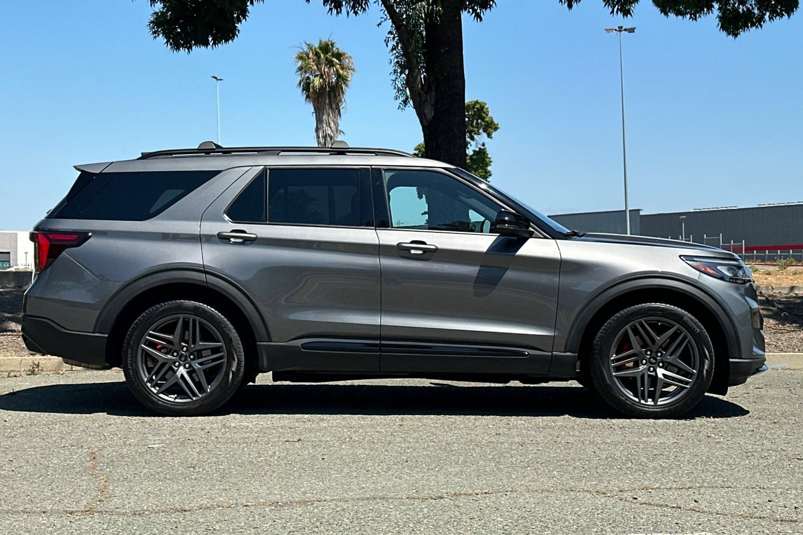 Certified 2025 Ford Explorer ST AWD/4WD image 2