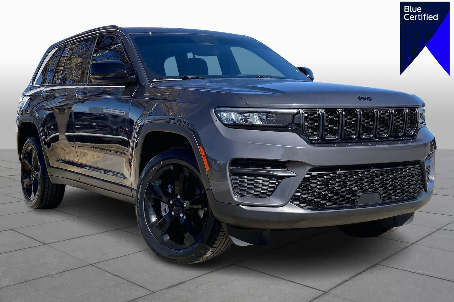 Used 2023 Jeep Grand Cherokee Altitude image 1