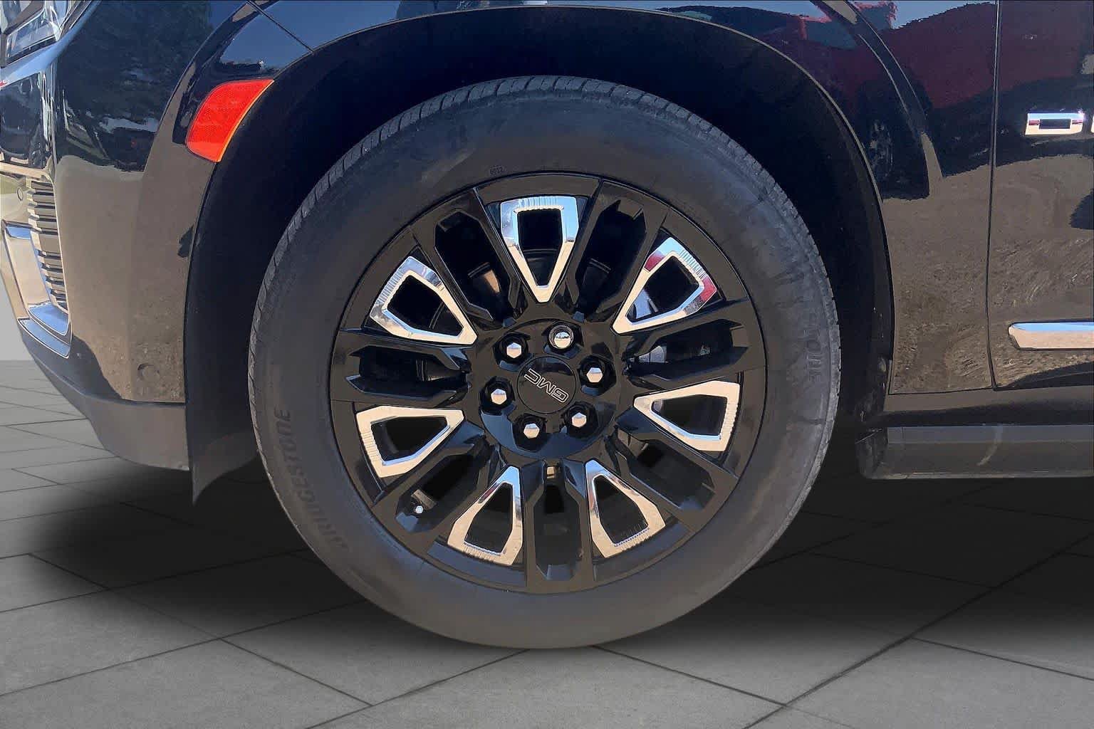 Used 2023 GMC Yukon Denali Ultimate w/ LPO, Floor Liner Package AWD/4WD image 11