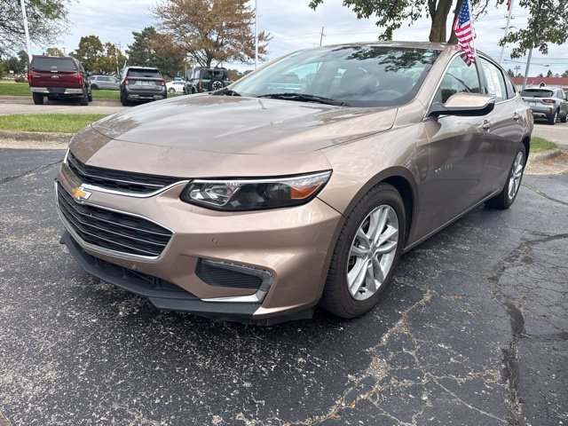 Used 2018 Chevrolet Malibu Hybrid w/ Leather Package FWD image 2