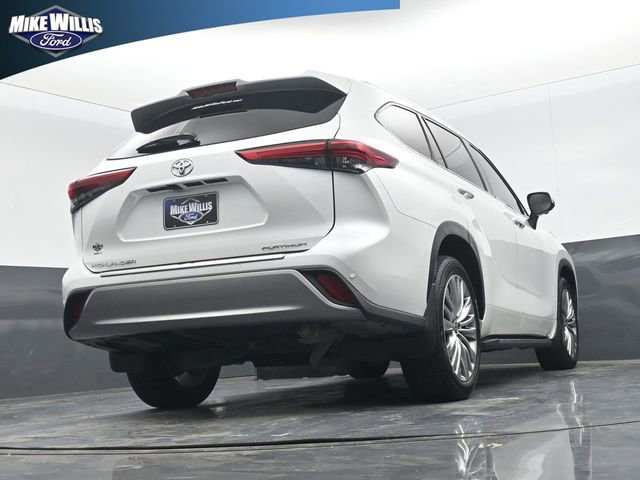 Used 2023 Toyota Highlander Platinum FWD image 4