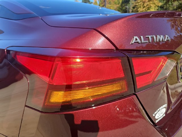 Used 2025 Nissan Altima 2.5 SV FWD image 31