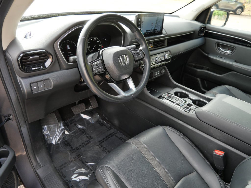 Used 2024 Honda Pilot Touring image 3