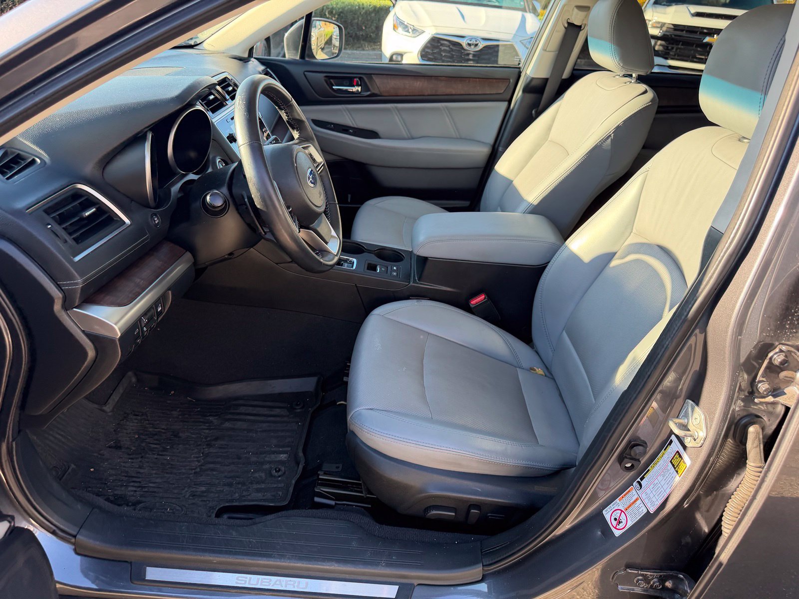 Used 2018 Subaru Outback 3.6R Limited AWD/4WD image 10
