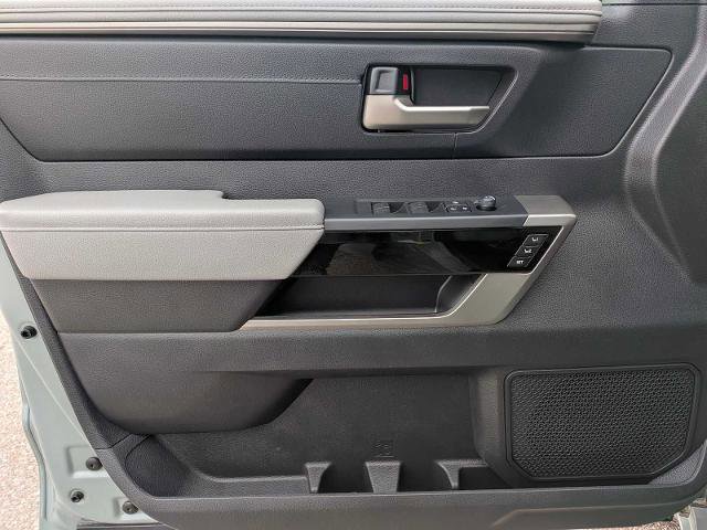 Used 2025 Toyota Tundra Limited AWD/4WD image 15