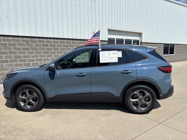 Certified 2025 Ford Escape ST-Line Select AWD/4WD image 10