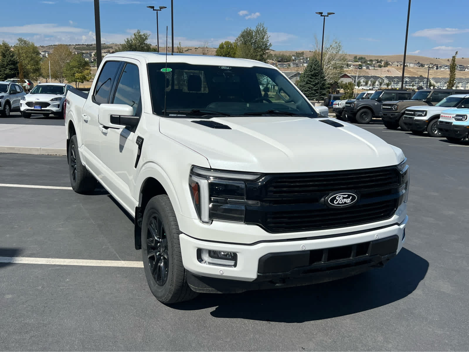 Certified 2025 Ford F150 Platinum w/ FX4 Off-Road Package AWD/4WD image 4