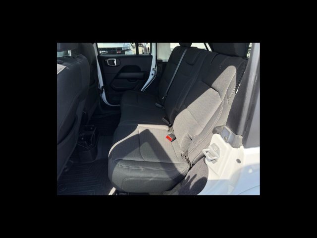 Used 2019 Jeep Wrangler Unlimited Sahara w/ Safety Group AWD/4WD image 13