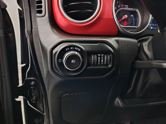 Used 2022 Jeep Wrangler Unlimited Rubicon w/ LED Lighting Group AWD/4WD image 39