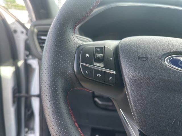 Certified 2025 Ford Escape ST-Line Select AWD/4WD image 19