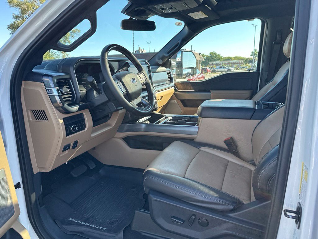 Certified 2025 Ford F250 Lariat w/ Lariat Ultimate Package AWD/4WD image 13