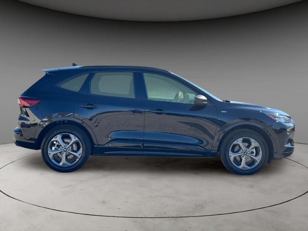 Certified 2024 Ford Escape ST-Line w/ Tech Pack #1 AWD/4WD image 4