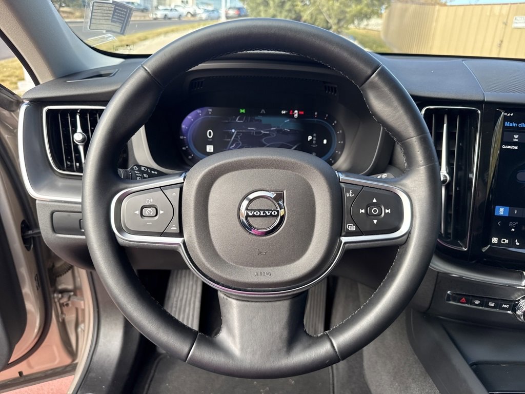 Used 2025 Volvo XC60 B5 Core image 16