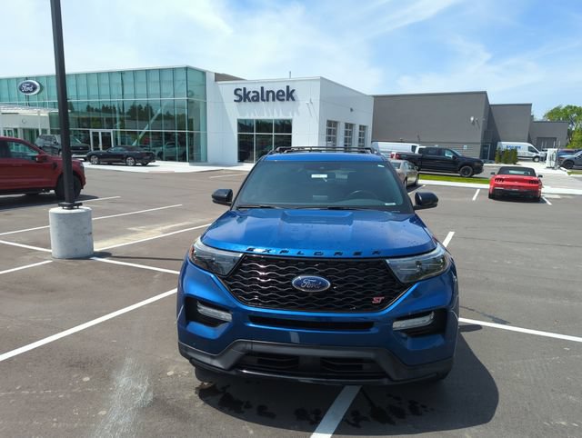 Certified 2020 Ford Explorer ST w/ Premium Technology Package AWD/4WD image 8