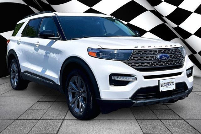 Certified 2022 Ford Explorer XLT w/ Equipment Group 202A AWD/4WD image 11