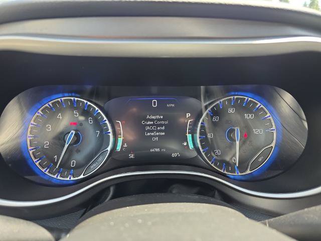 Used 2023 Chrysler Pacifica Touring-L FWD image 22