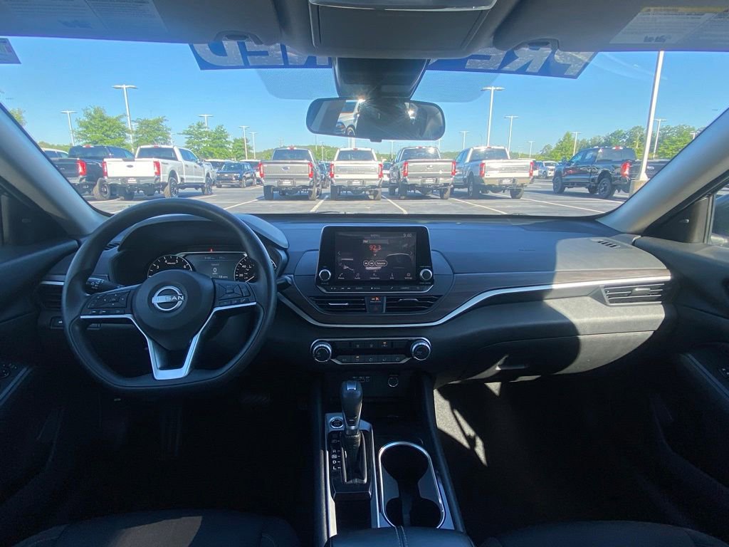 Used 2024 Nissan Altima 2.5 SV FWD image 25
