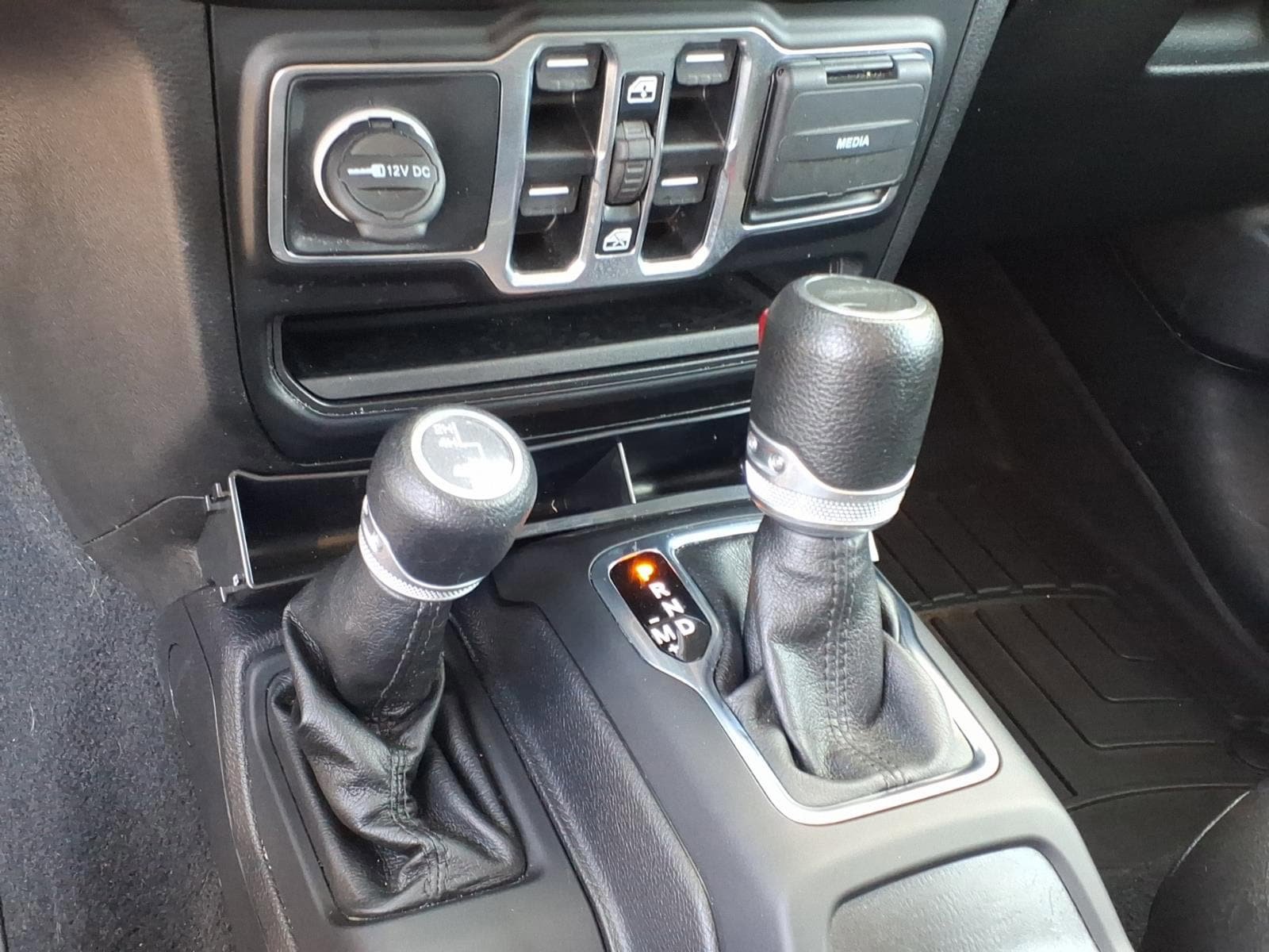 Used 2021 Jeep Gladiator Sport AWD/4WD image 19