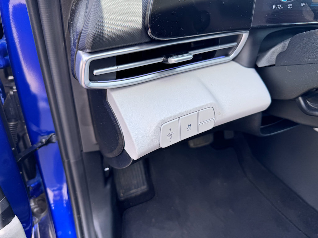 Used 2025 Hyundai Elantra Limited w/ Cargo Package FWD image 11