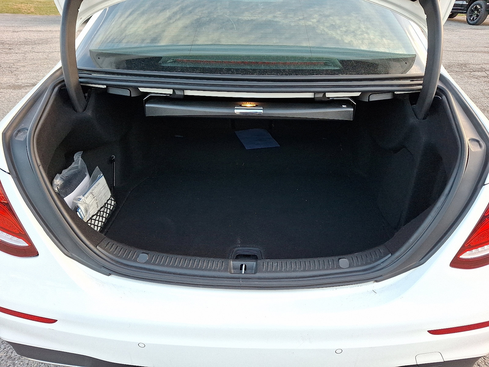 Used 2018 Mercedes-Benz E 300 4MATIC image 32