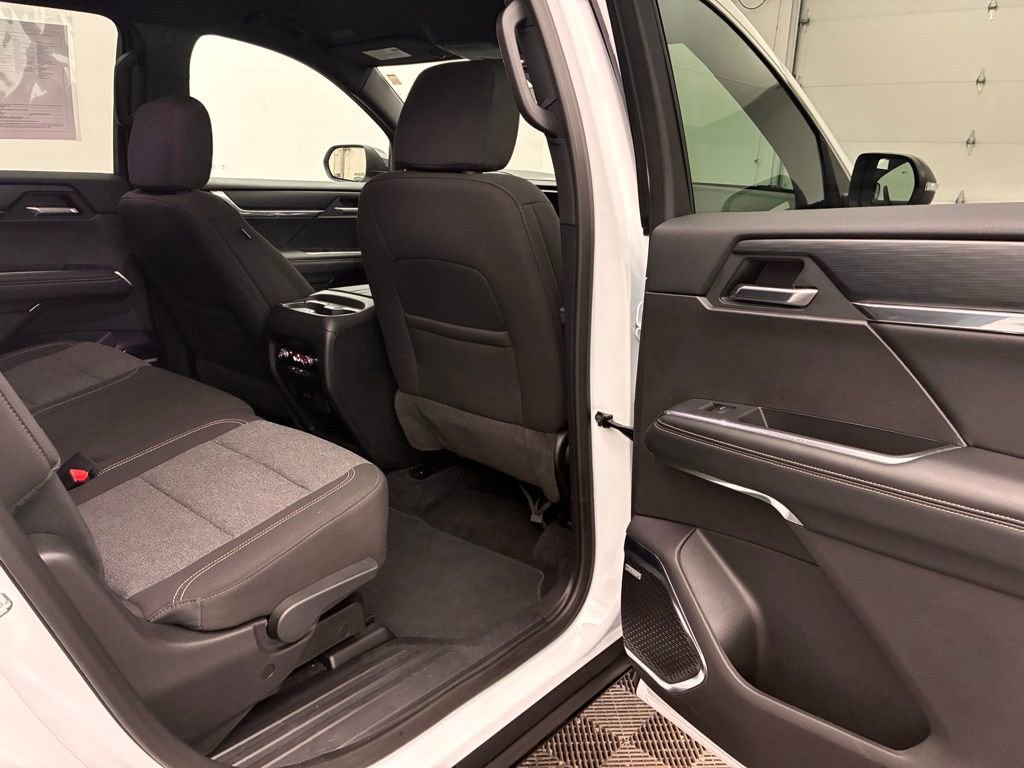 Used 2025 GMC Acadia Elevation image 27