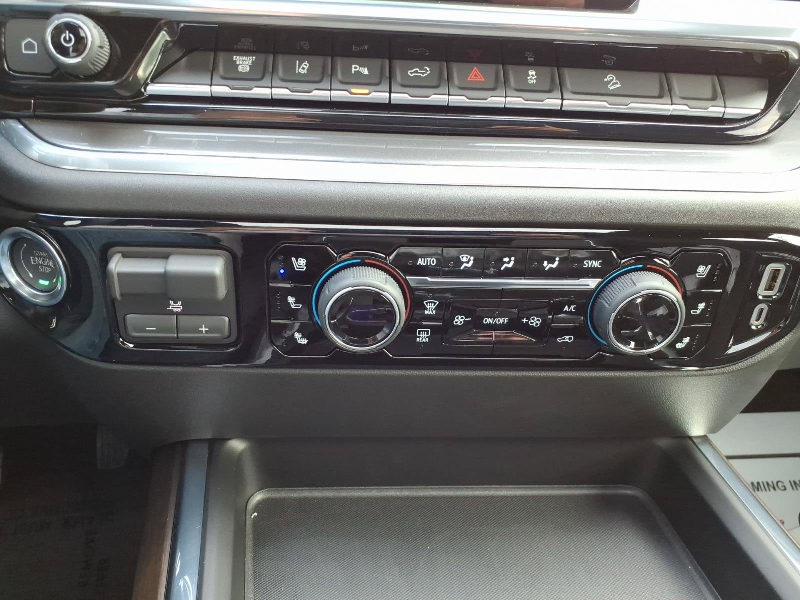 Used 2026 Chevrolet Silverado 2500 High Country w/ High Country Premium Package AWD/4WD image 21