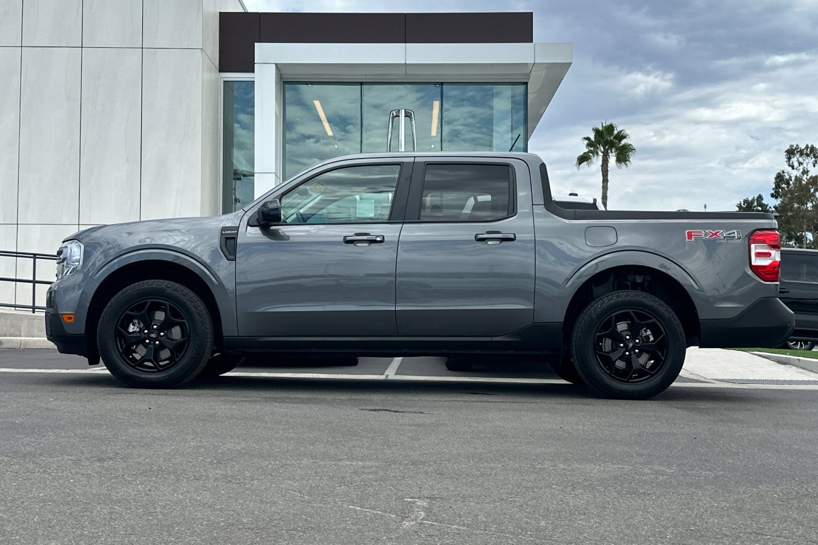 Certified 2024 Ford Maverick Lariat w/ FX4 Off-Road Package AWD/4WD image 6