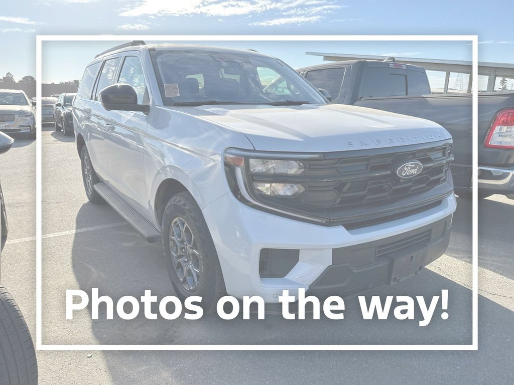 Certified 2025 Ford Expedition Active AWD/4WD image 1