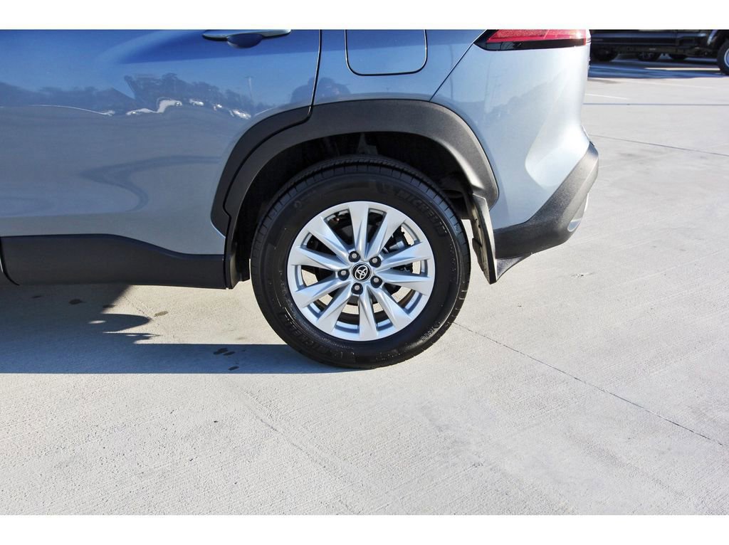 Used 2024 Toyota Corolla Cross LE image 29