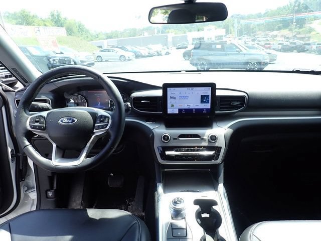 Certified 2023 Ford Explorer XLT w/ Equipment Group 202A AWD/4WD image 13