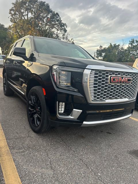 Used 2023 GMC Yukon Denali w/ Denali Reserve Package image 2