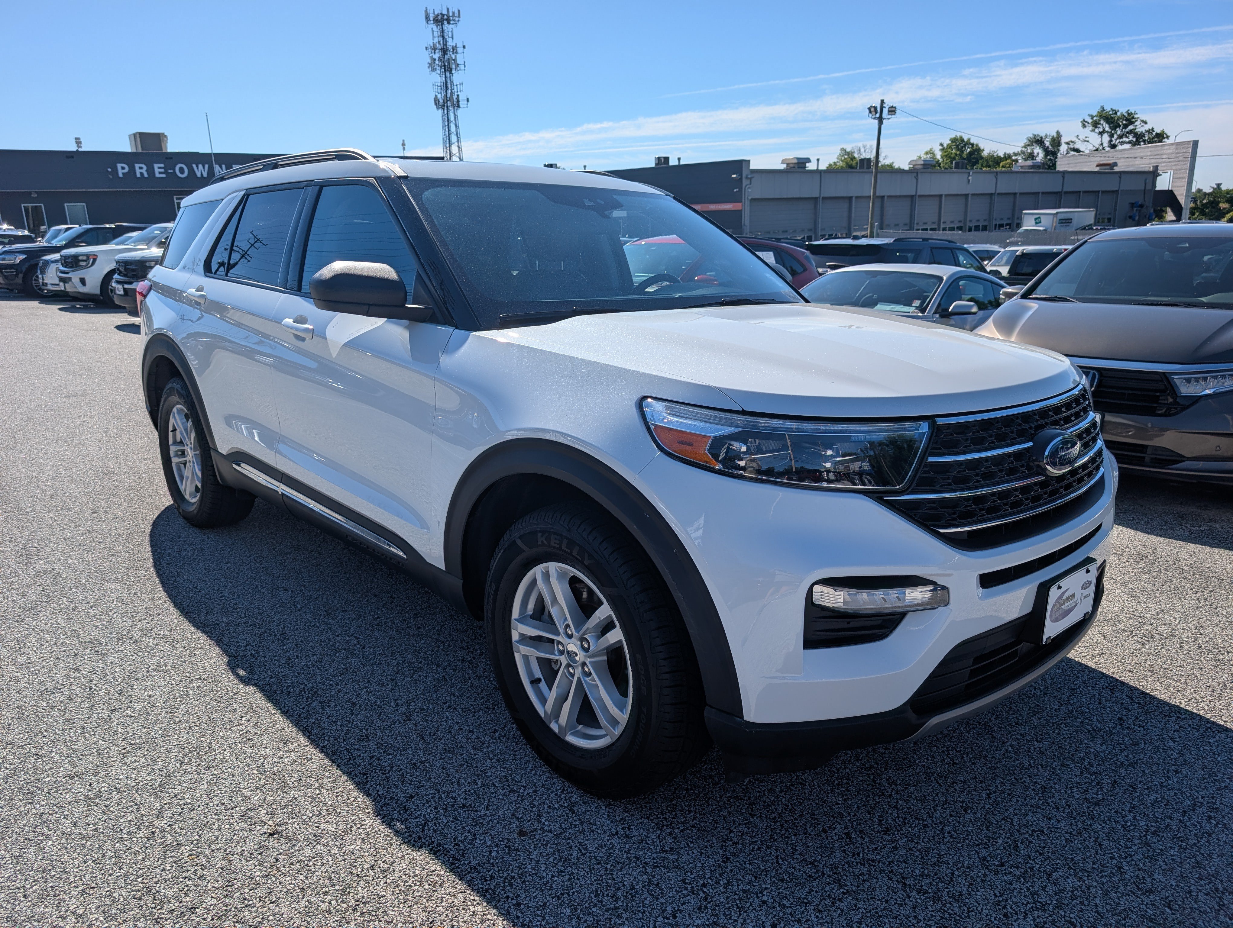 Certified 2022 Ford Explorer XLT w/ Equipment Group 202A AWD/4WD image 9