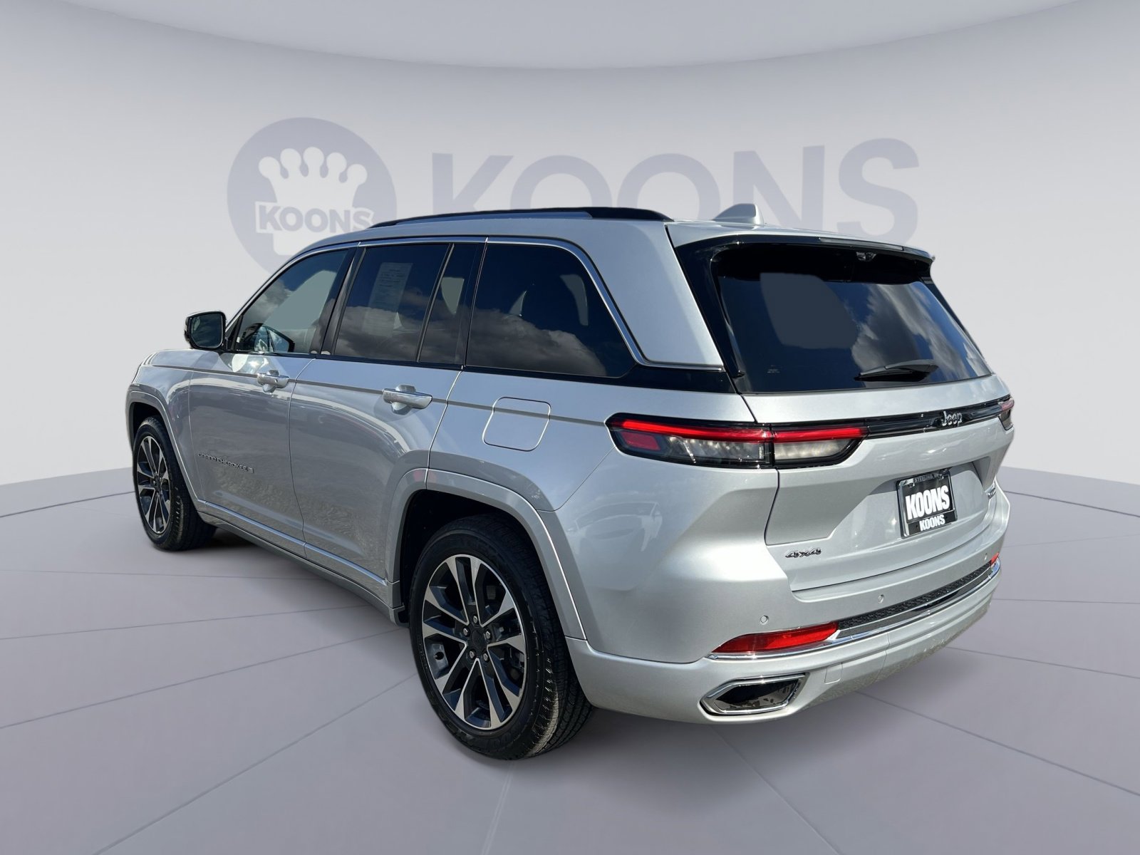 Used 2023 Jeep Grand Cherokee Overland w/ Adv Protech Group III image 4